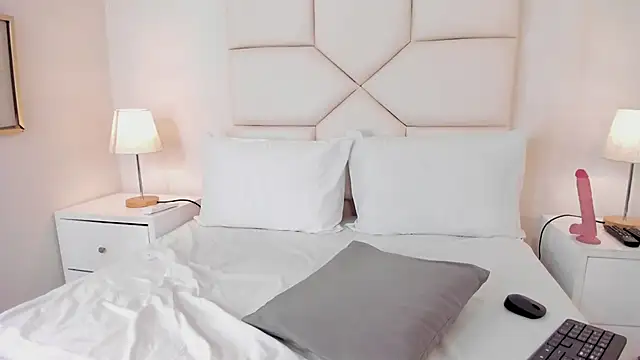 NaomiCambels online show from June 21, 7:14 am