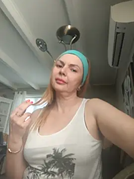 Snapshot of Milka_Ray chatting on June 15, 3:34 pm Milka Ray online show from June 15, 3:34 pm