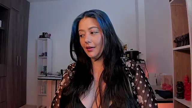 LauraToro  online show from April 1, 4:36 am