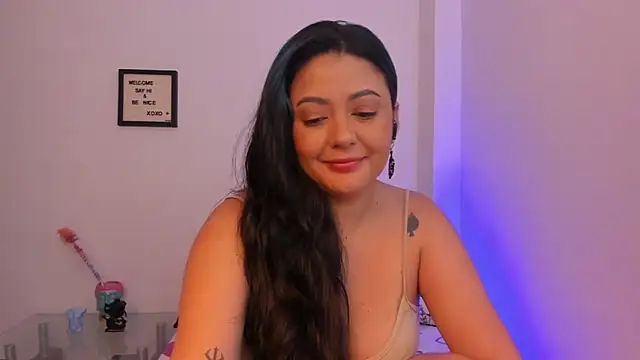 LauraToro  online show from February 18, 12:30 am