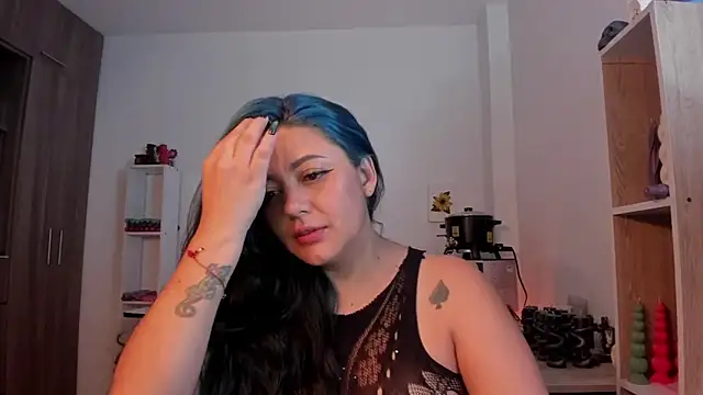 LauraToro  online show from April 5, 10:16 pm