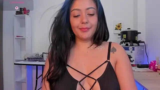 LauraToro  online show from April 11, 3:14 am