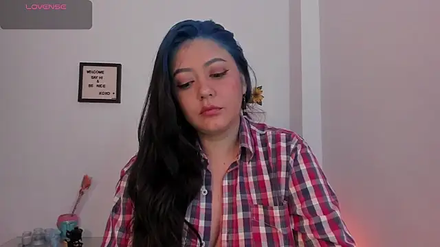 LauraToro  online show from March 7, 3:46 am