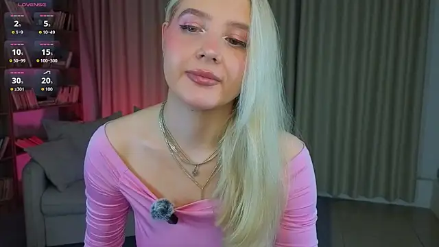 OlliviaBr0wn online show from June 20, 10:42 am
