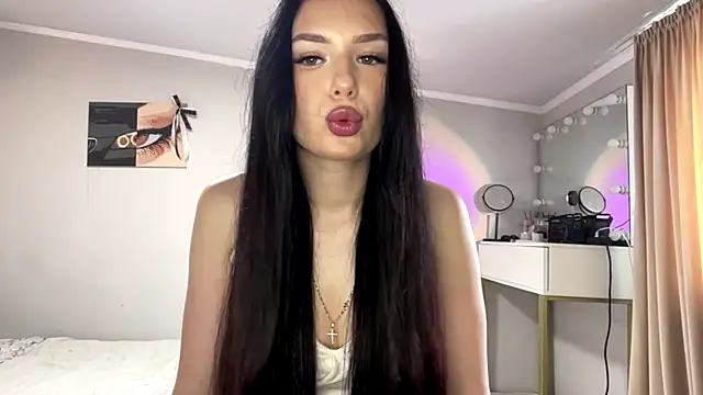 amelialiana online show from June 15, 9:20 am