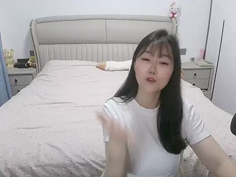 Snapshot of Emgirl-00 chatting on June 15, 2:06 pm Emgirl-00 online show from June 15, 2:06 pm