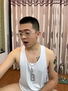 Snapshot of iamtobias chatting on July 13, 12:04 pm iamtobias online show from July 13, 12:04 pm