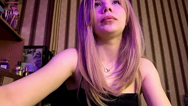 Snapshot of MilaJucy chatting on June 13, 11:30 am MilaJucy online show from June 13, 11:30 am