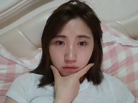 Snapshot of yiyi13 chatting on June 14, 12:06 pm yiyi13 online show from June 14, 12:06 pm