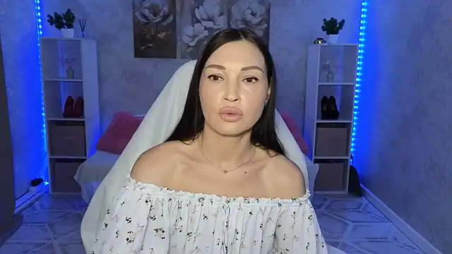 NikoleMills online show from July 5, 7:04 am