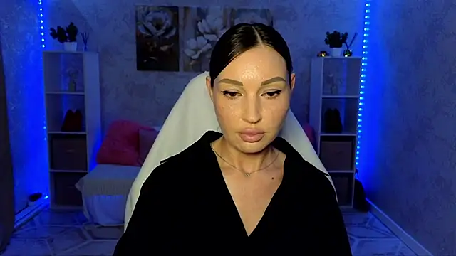 NikoleMills online show from July 6, 7:59 am