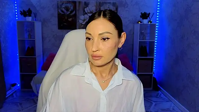 NikoleMills online show from July 7, 6:47 am