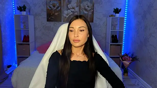 NikoleMills online show from June 20, 7:35 am