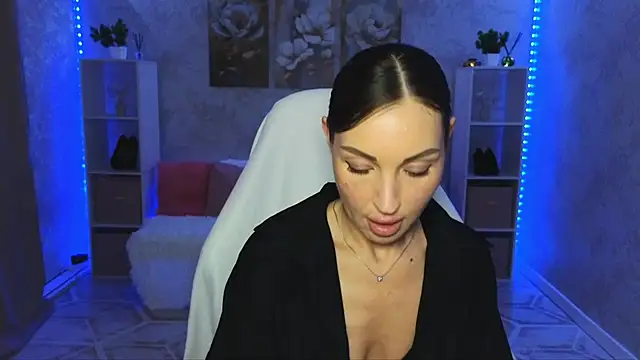 NikoleMills online show from July 14, 5:45 am