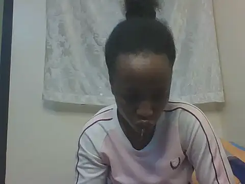 Snapshot of Sweet-cherrry chatting on July 10, 8:14 am Sweet-cherrry online show from July 10, 8:14 am