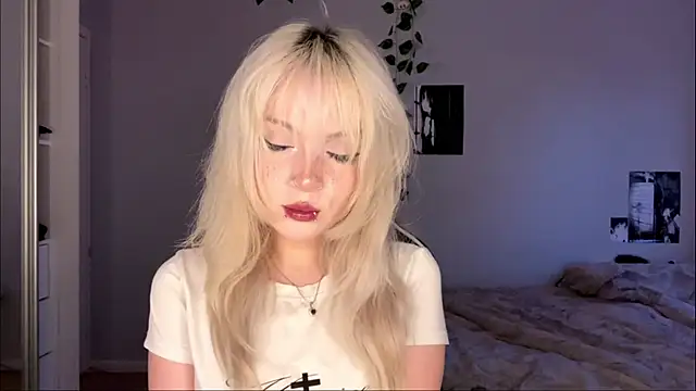 Snapshot of Velvets_Vixens01 chatting on June 24, 5:44 pm Velvets Vixens01 online show from June 24, 5:44 pm