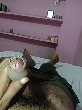 Snapshot of sani_ chatting on August 8, 8:43 am sani online show from August 8, 8:43 am