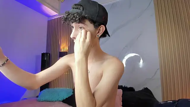 im ethan  online show from June 30, 11:32 am