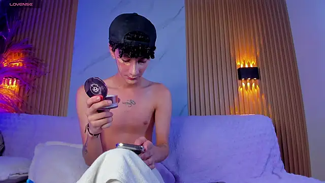 im ethan  online show from July 12, 9:54 am