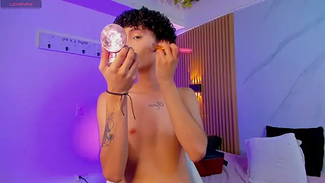 im ethan  online show from July 9, 11:31 am