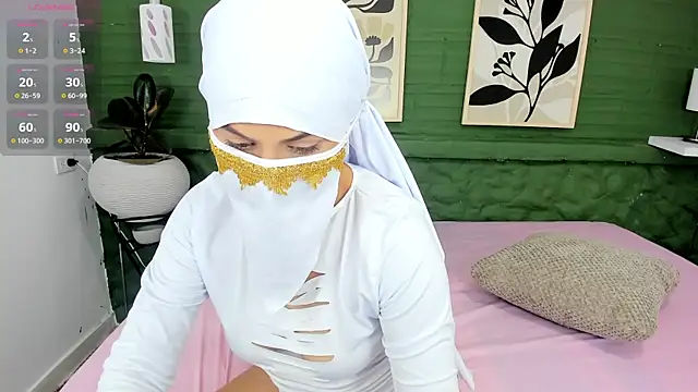 Snapshot of aisha_k chatting on June 13, 11:35 pm aisha k online show from June 13, 11:35 pm