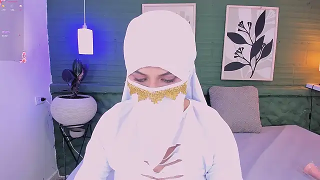 Snapshot of aisha_k chatting on July 5, 10:38 pm aisha k online show from July 5, 10:38 pm