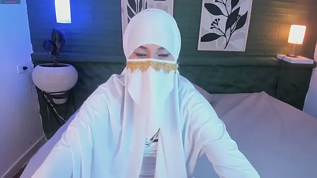 Snapshot of aisha_k chatting on July 17, 11:35 pm aisha k online show from July 17, 11:35 pm