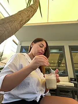 Snapshot of ANABELLA87 chatting on August 3, 8:33 am ANABELLA87 online show from August 3, 8:33 am
