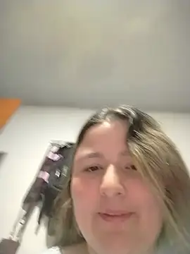Snapshot of KatBennett chatting on July 19, 1:58 am KatBennett online show from July 19, 1:58 am