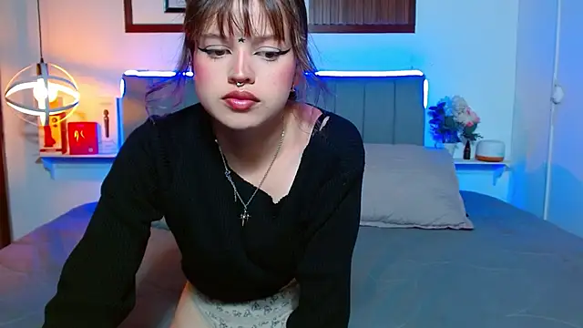 Evelynn fox  online show from June 25, 8:14 pm