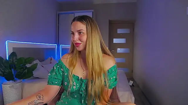 babbyalexandra online show from June 26, 1:39 pm