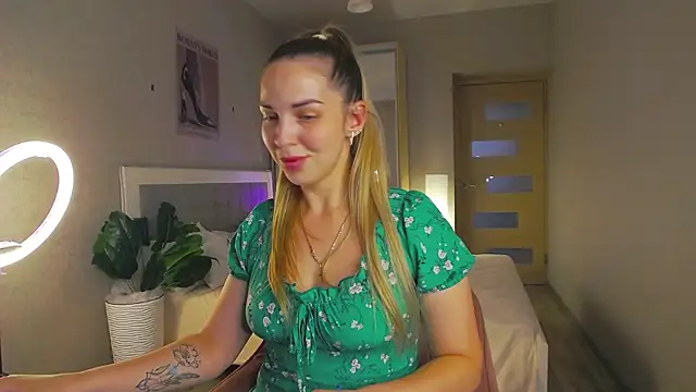 babbyalexandra online show from July 13, 1:21 pm