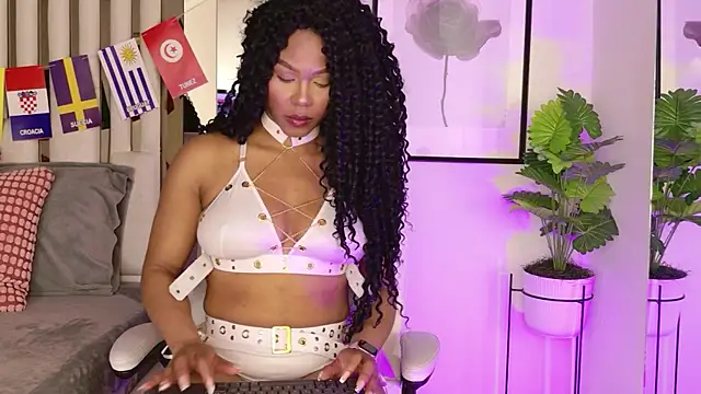Anabella London online show from July 18, 11:08 am