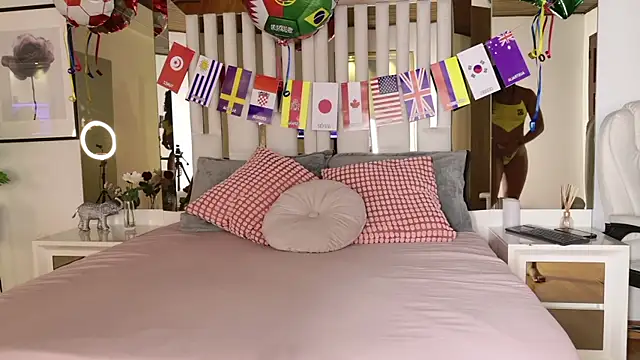 Anabella London online show from June 17, 11:31 am