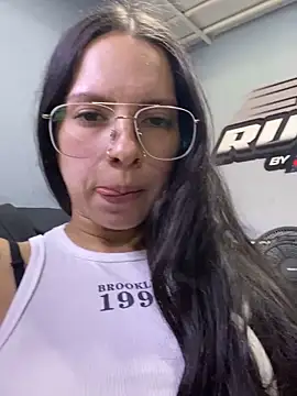 miimii lovee online show from June 12, 3:21 pm