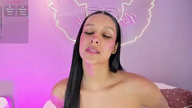 TalianaHernandez online show from July 15, 4:25 pm
