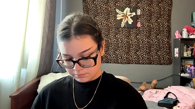 StellaCors online show from August 2, 3:31 pm