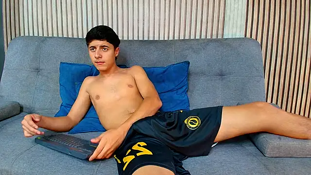 Justin ortiz online show from June 12, 7:00 pm