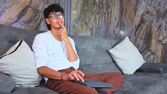 Noha King online show from July 8, 8:09 pm