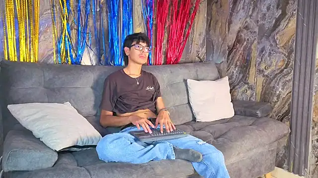 Noha King online show from June 24, 7:55 pm