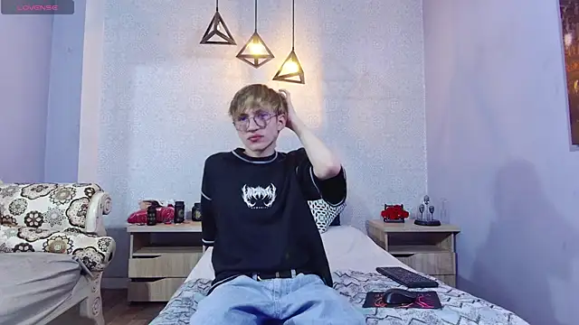 axell stone  online show from July 11, 9:37 pm