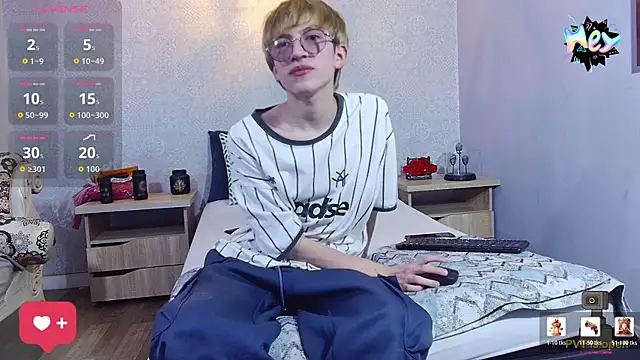 axell stone  online show from July 6, 8:44 pm