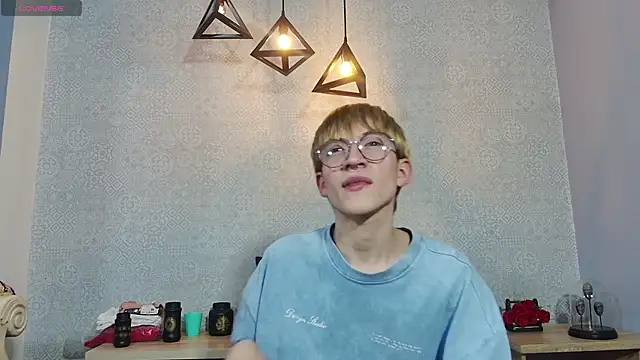 Snapshot of axell_stone_ chatting on June 11, 9:23 pm axell stone online show from June 11, 9:23 pm