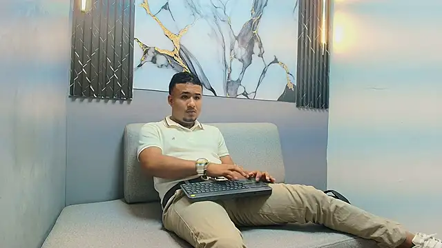 MAICOL TORNER online show from June 13, 3:37 am