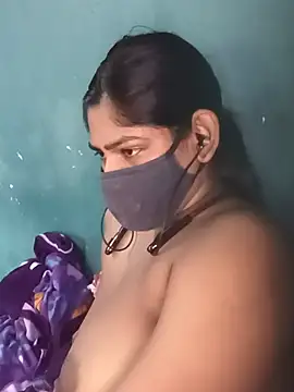 Snapshot of Model-031 chatting on July 11, 4:57 am Model-031 online show from July 11, 4:57 am