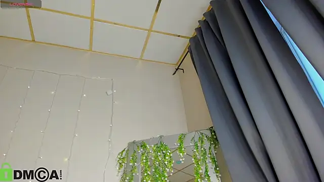 Velvet Kisss online show from June 19, 1:44 am