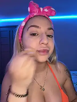 xLexi online show from July 17, 1:52 pm