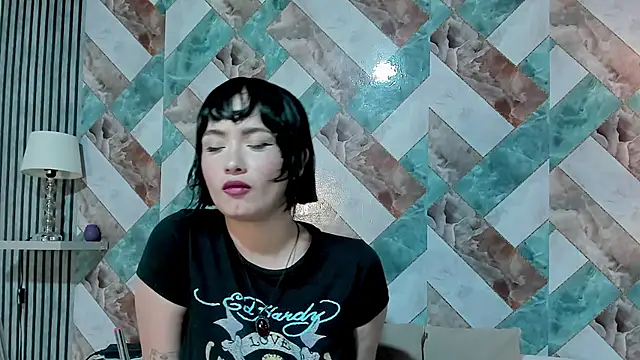 addison avery online show from June 18, 4:00 am