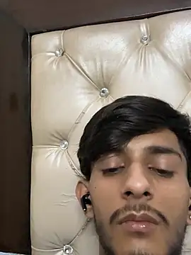 Snapshot of ronnnnn718 chatting on June 17, 8:19 pm ronnnnn718 online show from June 17, 8:19 pm