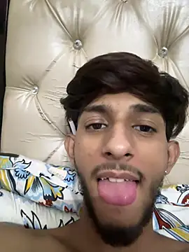 Snapshot of ronnnnn718 chatting on July 17, 11:24 pm ronnnnn718 online show from July 17, 11:24 pm